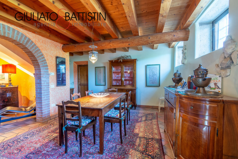 SOVIZZO: villa singola con accesso indipendente con giardino, garage, porticato.

La villa è situ...