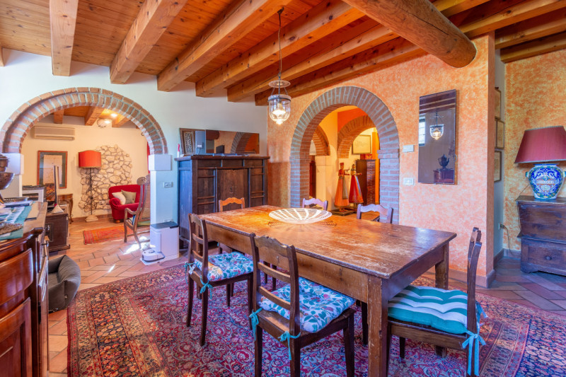 SOVIZZO: villa singola con accesso indipendente con giardino, garage, porticato.

La villa è situ...