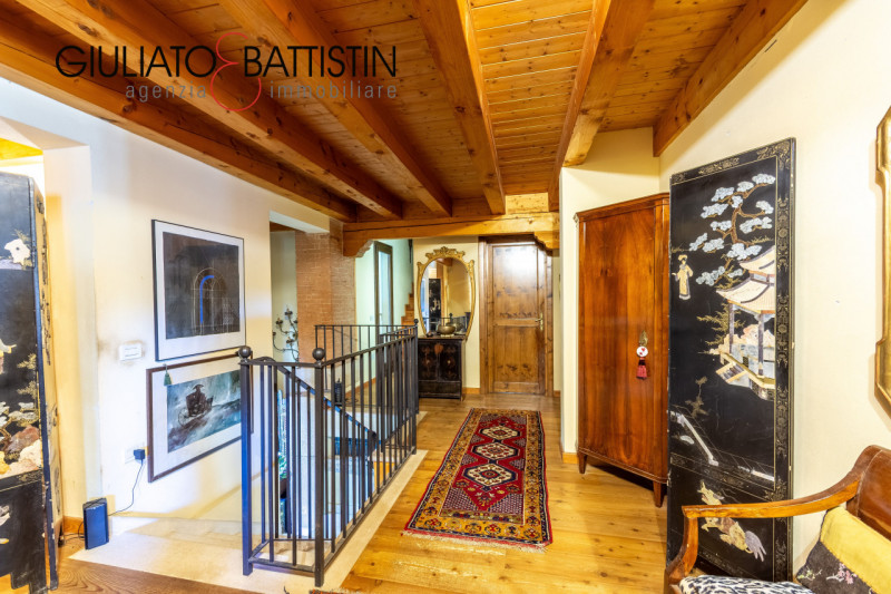 SOVIZZO: villa singola con accesso indipendente con giardino, garage, porticato.

La villa è situ...