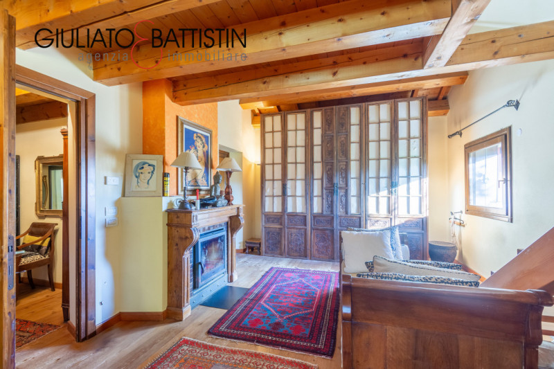 SOVIZZO: villa singola con accesso indipendente con giardino, garage, porticato.

La villa è situ...