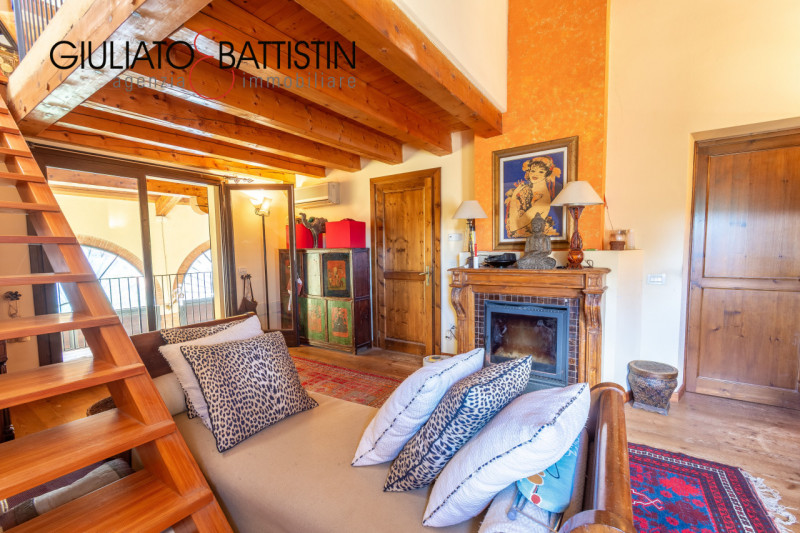 SOVIZZO: villa singola con accesso indipendente con giardino, garage, porticato.

La villa è situ...