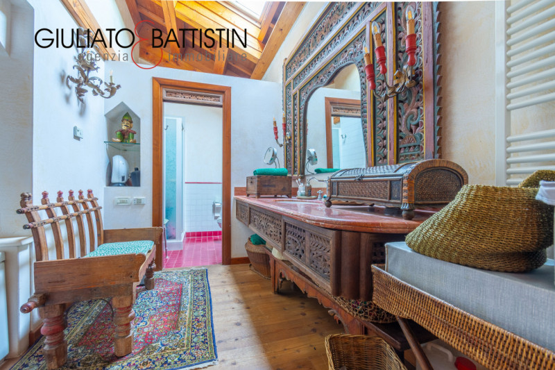 SOVIZZO: villa singola con accesso indipendente con giardino, garage, porticato.

La villa è situ...