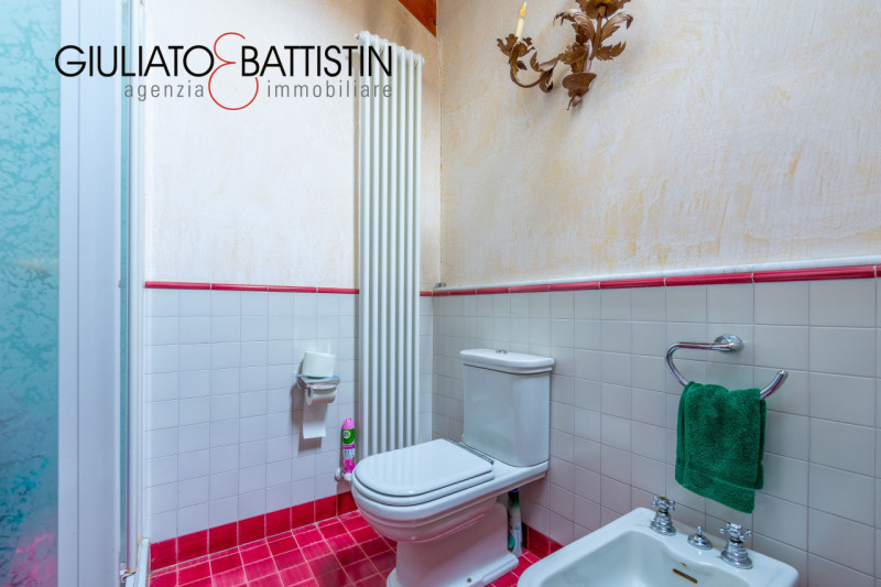 SOVIZZO: villa singola con accesso indipendente con giardino, garage, porticato.

La villa è situ...