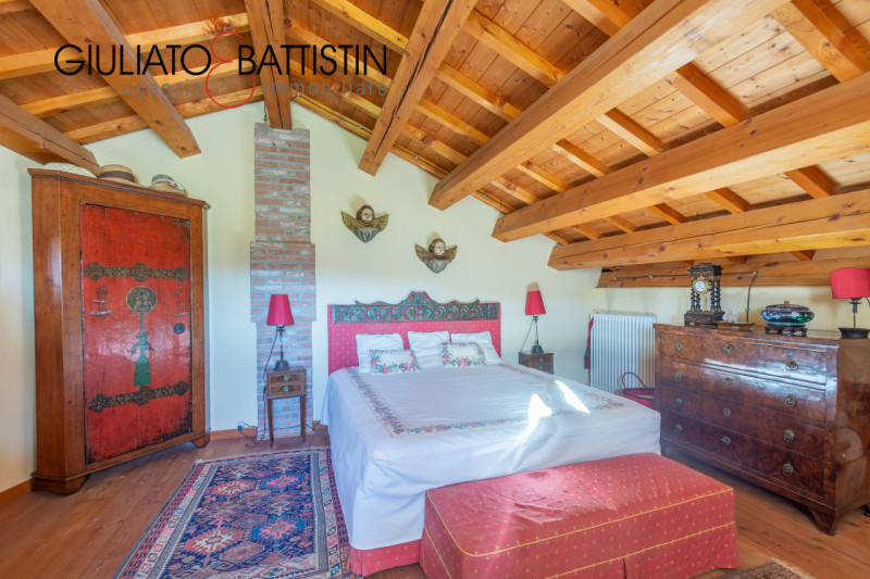 SOVIZZO: villa singola con accesso indipendente con giardino, garage, porticato.

La villa è situ...