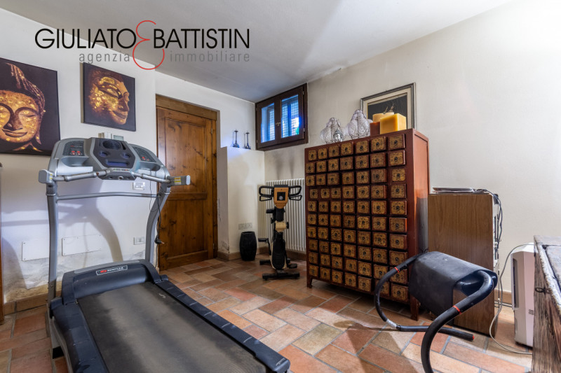 SOVIZZO: villa singola con accesso indipendente con giardino, garage, porticato.

La villa è situ...