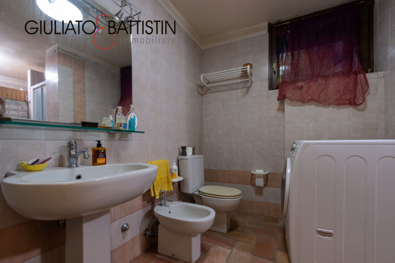 SOVIZZO: villa singola con accesso indipendente con giardino, garage, porticato.

La villa è situ...