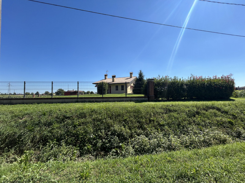 Immagina una casa che sappia offrirti la tranquillità che desideri, senza rinunciare alla comodit...