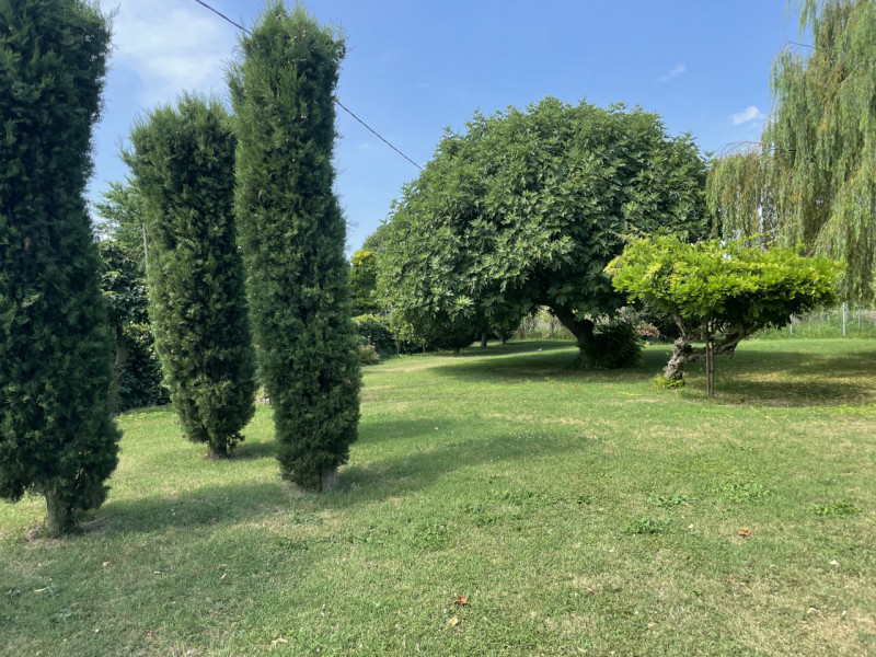 Oggi vi proponiamo una soluzione abitativa situata a Correzzola nella frazione di Villa del Bosco...