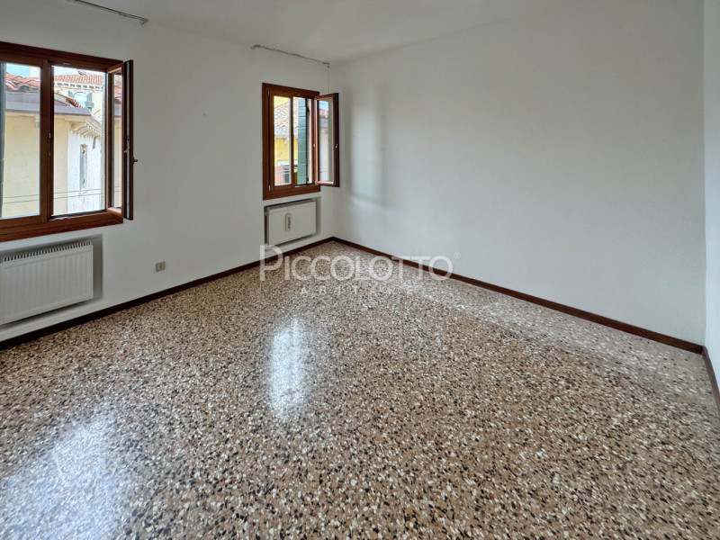 Rif. V5355 - Nel cuore di Venezia, a pochi passi dal monumentale Ponte di Rialto, proponiamo in v...