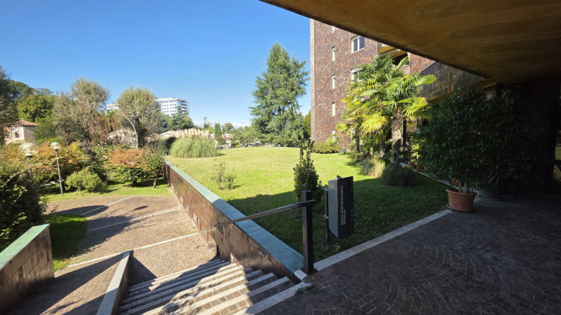 In una delle zone più verdi e tranquille di Castelfranco Veneto proponiamo un appartamento bicame...