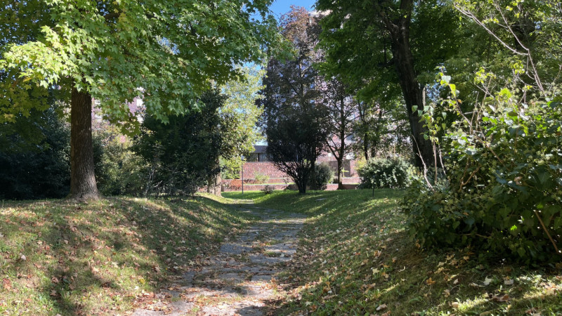 In una delle zone più verdi e tranquille di Castelfranco Veneto proponiamo un appartamento bicame...