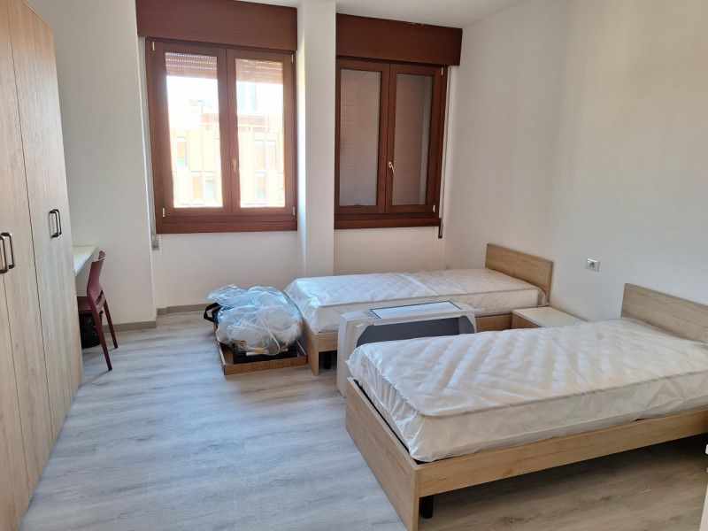 Camera singola e/o doppia Largo Europa vicino zona Universitaria a piedi
Strategico e imperdibile...