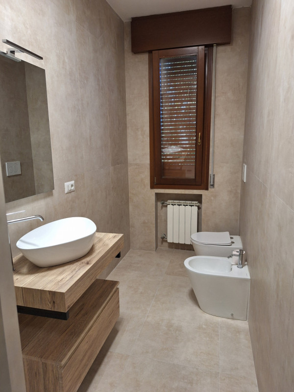 Camera singola e/o doppia Largo Europa vicino zona Universitaria a piedi
Strategico e imperdibile...