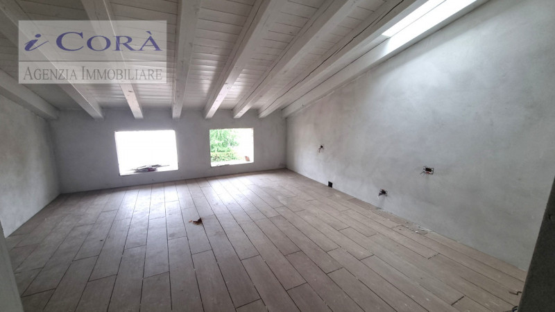 Bolzano Vicentino all'interno di quartiere residenziale nuova abitazione a schiera in fase realiz...