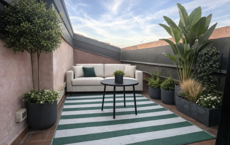 Centro Storico, attico con ascensore. prossimo a via roma e alle piazze. L'appartamento è libero,...