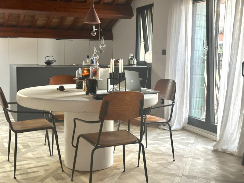 Centro Storico, prossimo a via roma e alle piazze. L'appartamento è libero, dotato di cucina di a...