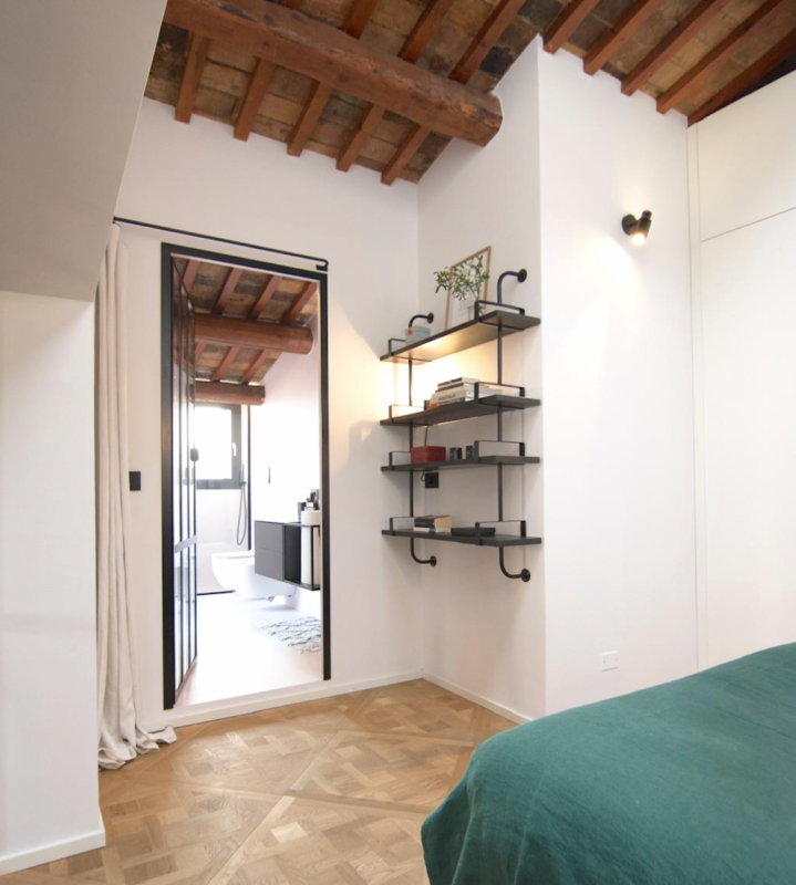 Centro Storico, attico con ascensore. prossimo a via roma e alle piazze. L'appartamento è libero,...