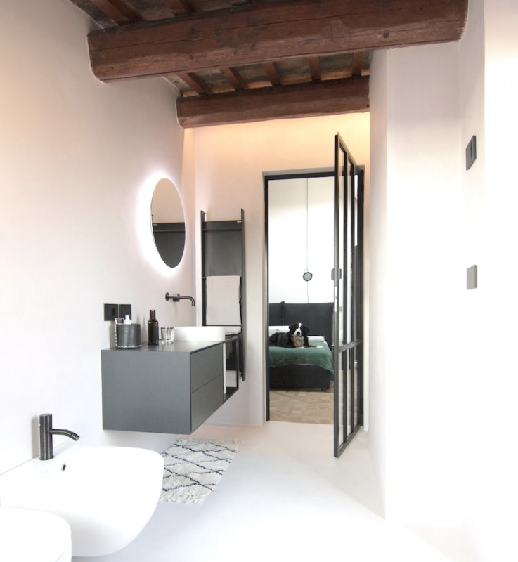 Centro Storico, attico con ascensore. prossimo a via roma e alle piazze. L'appartamento è libero,...