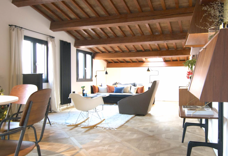 Centro Storico, attico con ascensore. prossimo a via roma e alle piazze. L'appartamento è libero,...