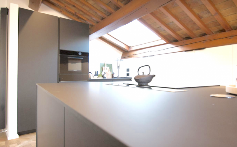 Centro Storico, prossimo a via roma e alle piazze. L'appartamento è libero, dotato di cucina di a...