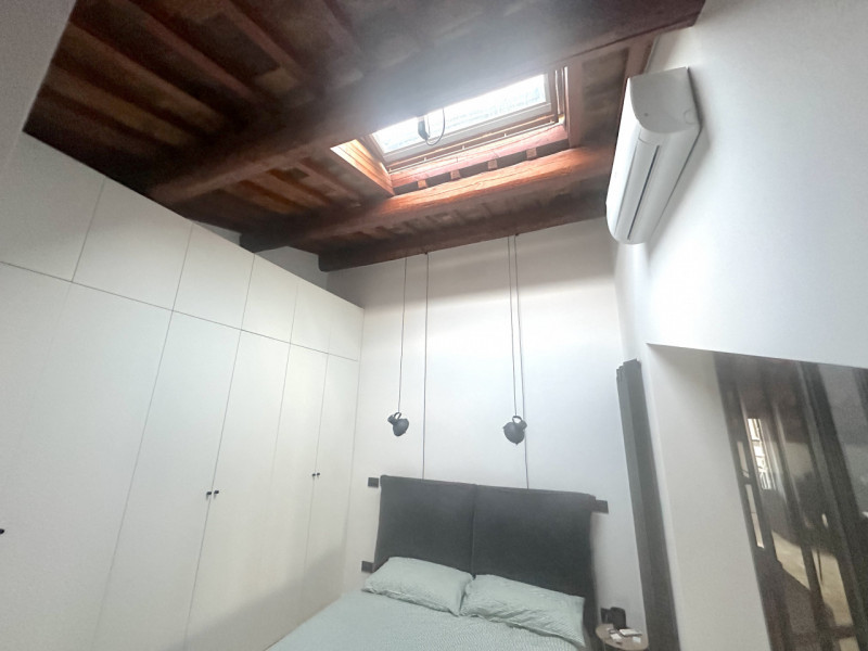 Centro Storico, attico con ascensore. prossimo a via roma e alle piazze. L'appartamento è libero,...