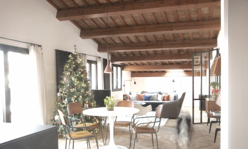 Centro Storico, prossimo a via roma e alle piazze. L'appartamento è libero, dotato di cucina di a...