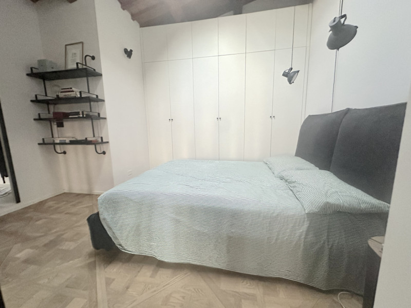 Centro Storico, prossimo a via roma e alle piazze. L'appartamento è libero, dotato di cucina di a...