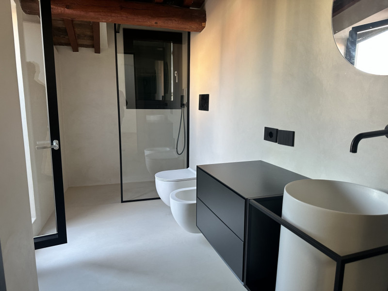 Centro Storico, attico con ascensore. prossimo a via roma e alle piazze. L'appartamento è libero,...