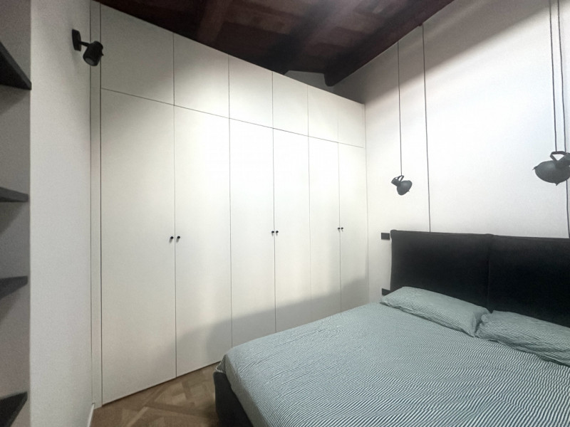 Centro Storico, prossimo a via roma e alle piazze. L'appartamento è libero, dotato di cucina di a...