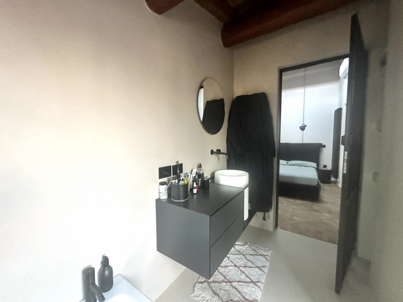 Centro Storico, prossimo a via roma e alle piazze. L'appartamento è libero, dotato di cucina di a...