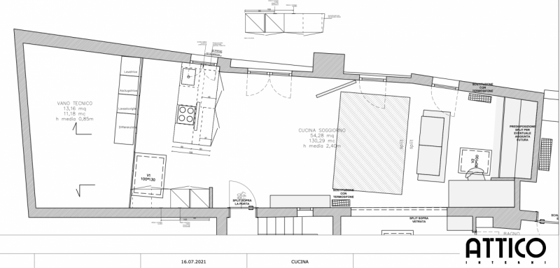 Centro Storico, prossimo a via roma e alle piazze. L'appartamento è libero, dotato di cucina di a...