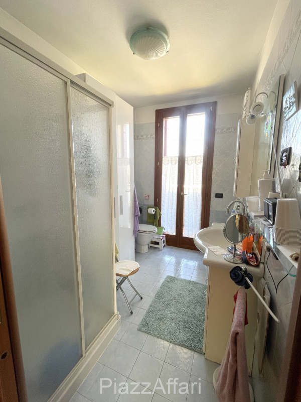 Proponiamo in vendita graziosa porzione di bifamiliare dalle dimensioni compatte (comunque non ma...