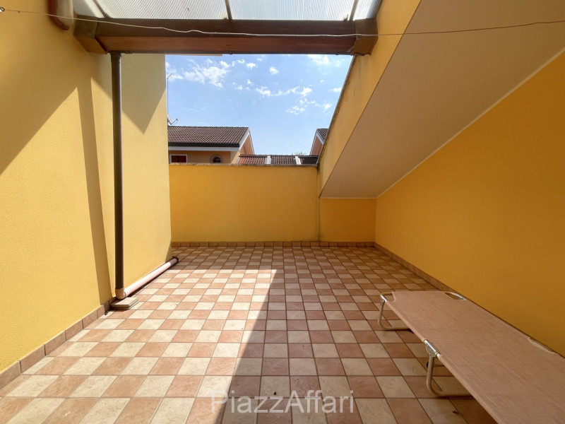 Proponiamo in vendita graziosa porzione di bifamiliare dalle dimensioni compatte (comunque non ma...