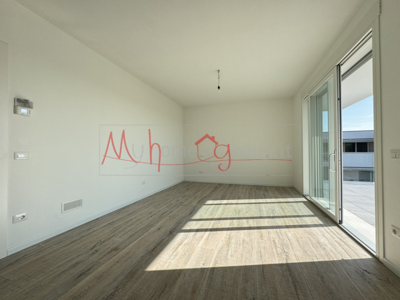 MONTEGROTTO TERME - SEMIATTICO IN CLASSE A4 CON TERRAZZO AVVOLGENTE - Proponiamo quadrilocale lin...