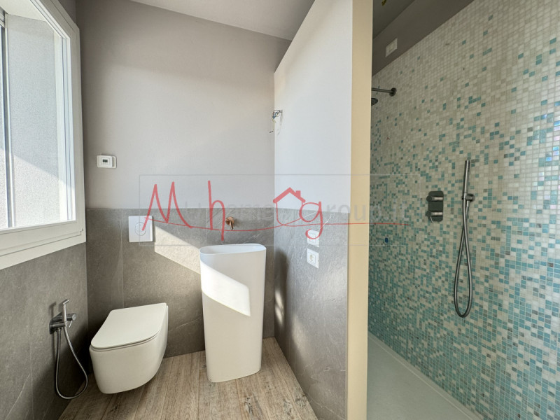 MONTEGROTTO TERME - SEMIATTICO IN CLASSE A4 CON TERRAZZO AVVOLGENTE - Proponiamo quadrilocale lin...