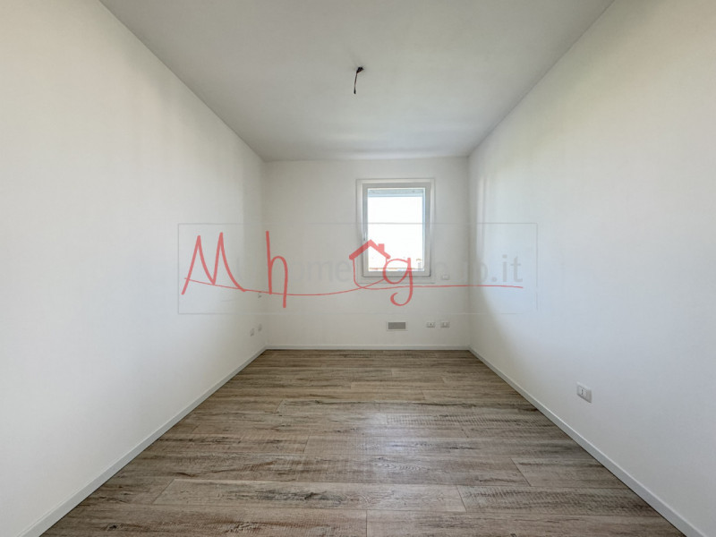 MONTEGROTTO TERME - SEMIATTICO IN CLASSE A4 CON TERRAZZO AVVOLGENTE - Proponiamo quadrilocale lin...