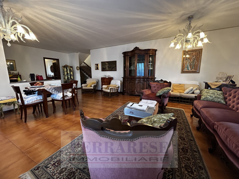 VENEZIA – STRA’ CENTRO

In una zona residenziale esclusiva, tranquilla e riservata grazie alla st...