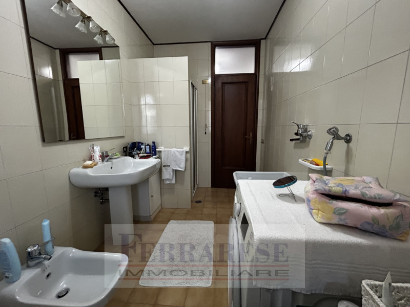 VENEZIA – STRA’ CENTRO

In una zona residenziale esclusiva, tranquilla e riservata grazie alla st...