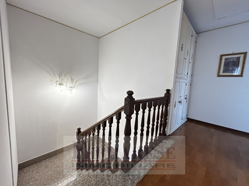 VENEZIA – STRA’ CENTRO

In una zona residenziale esclusiva, tranquilla e riservata grazie alla st...