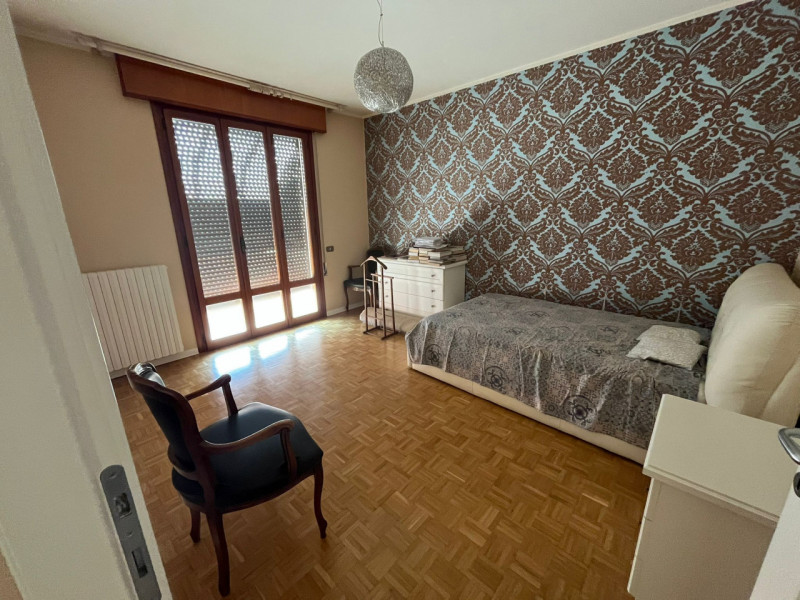 Proponiamo in vendita a pochi passi dal centro di Piove di Sacco e vicino a tutti i servizi ampio...