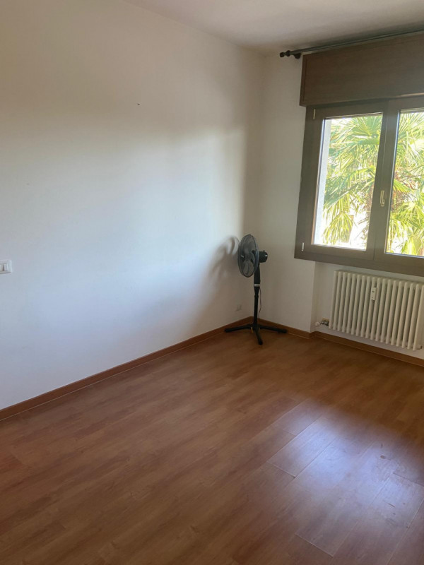 STRA al confine con il Comune di VIGONZA: CLASSE E, EPgl,nren 179,75 KWh/mq anno. 
Quartiere inte...