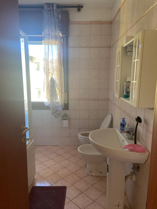 STRA al confine con il Comune di VIGONZA: CLASSE E, EPgl,nren 179,75 KWh/mq anno. 
Quartiere inte...