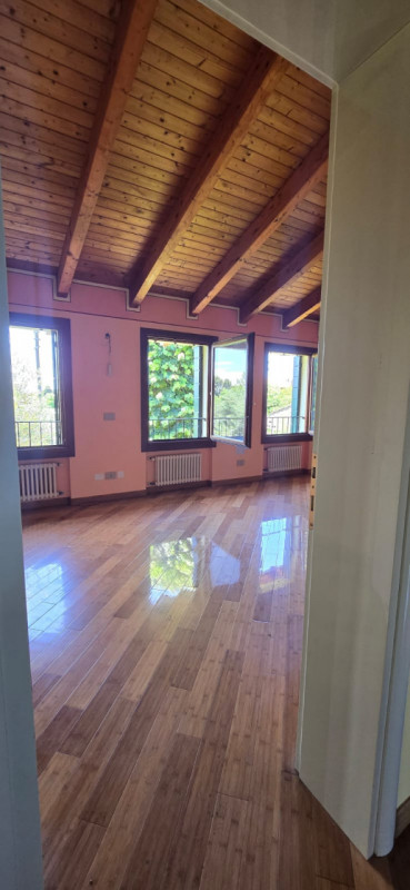 (Per INFO 3316190143) A San Giorgio delle Pertiche proponiamo in vendita una splendida villa sing...