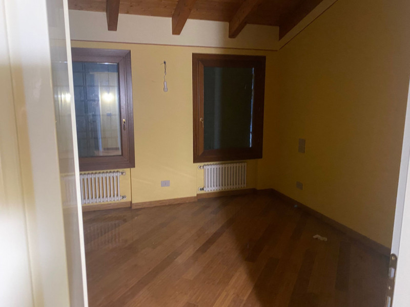 (Per INFO 3316190143) A San Giorgio delle Pertiche proponiamo in vendita una splendida villa sing...