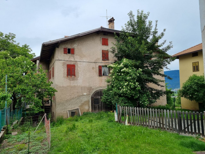 Ronzone Vendita Rustico