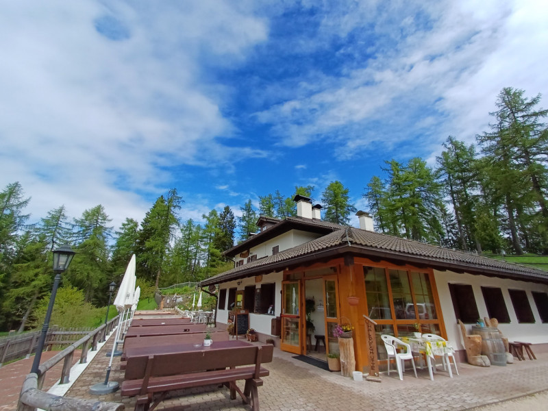 Cavareno Vendita Attivita commerciale ristoranti