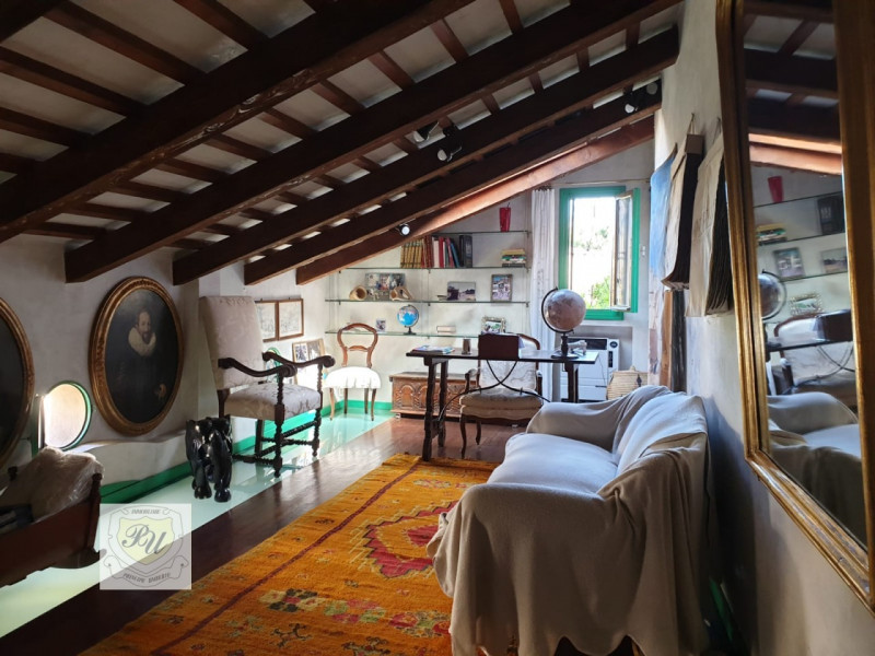 In zona molto tranquilla di Este, proponiamo in vendita ufficio di circa 60 mq. L'ingresso dell'i...