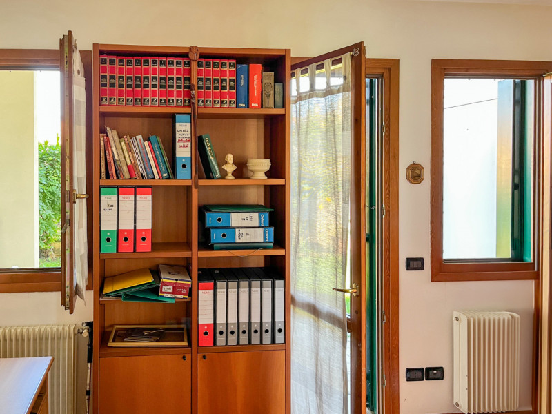 (Per INFO Vittorio 3517343301) A due passi dal cuore di Pieve di Soligo proponiamo in vendita un ...