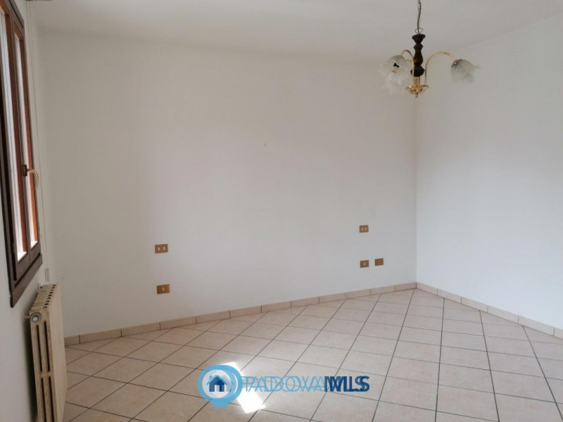 Immobile in esclusiva al Gruppo Padova MLS

CODEVIGO - Loc. ROSARA. 

Inserita su lotto di ca. 1....