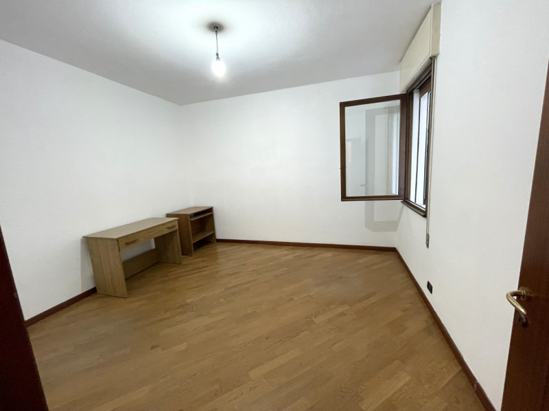 Nel cuore di Mellaredo, frazione del Comune di Pianiga, si propone in vendita un luminosissimo ap...